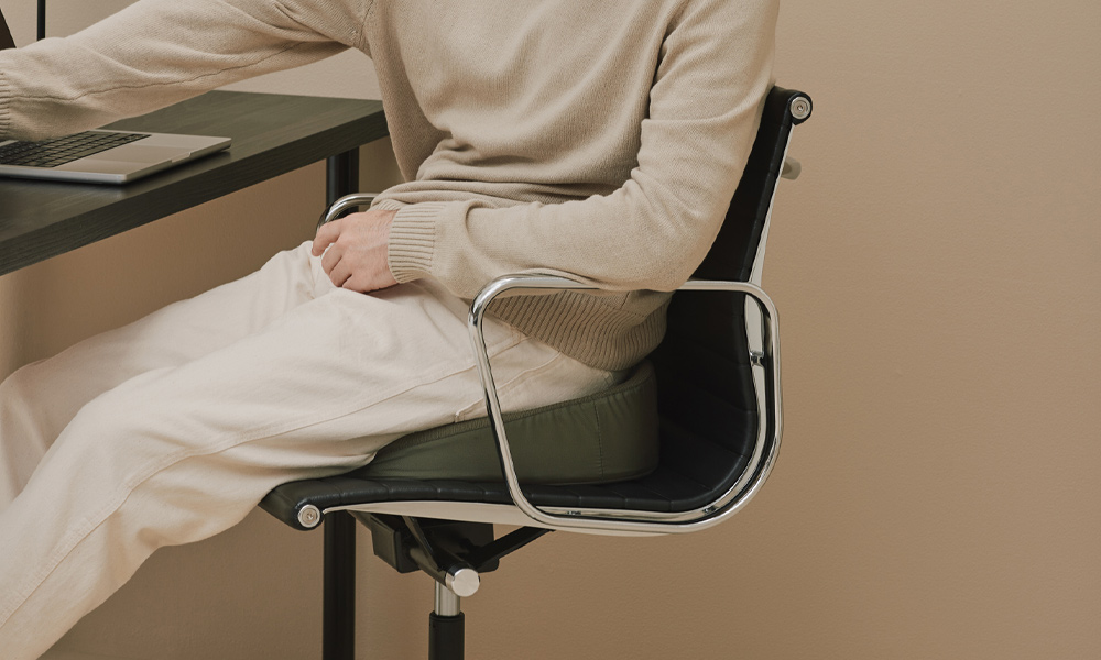 オフィスで使うKURA SEAT W