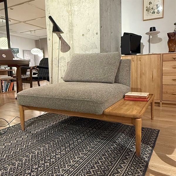 【店舗展示品】エンブレイス・ソファ E330 / オーク材 オイル仕上げ Moss0015(テーブル：向かって右)