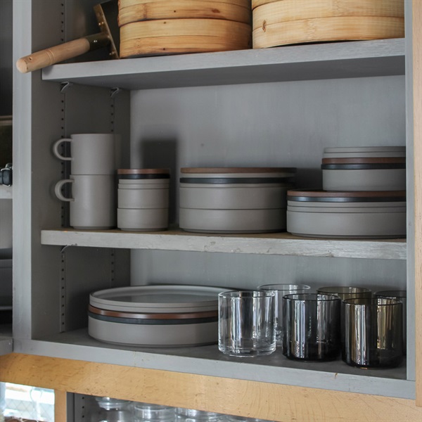 THE GREY COLLECTION / Hasami Porcelain