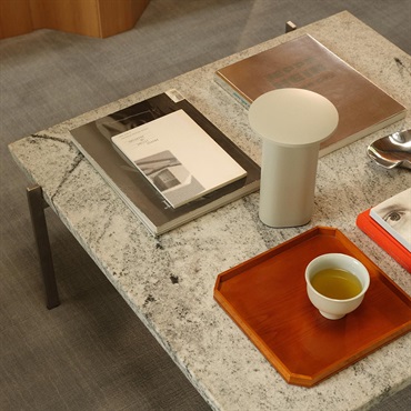 PK61 御影石 / ロール仕上げ グレーホワイト / FRITZ HANSEN