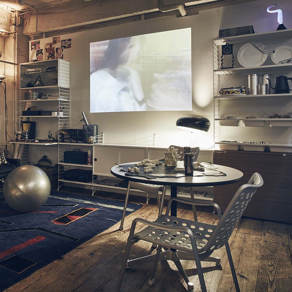 THE STRING APARTMENT