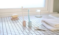 歯ブラシスタンド / Toothbrush Stand
